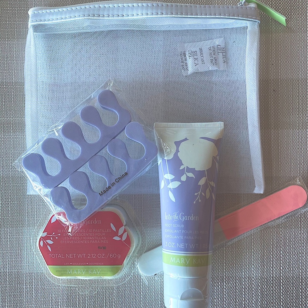 Mary Kay Into the Garden pedicure set